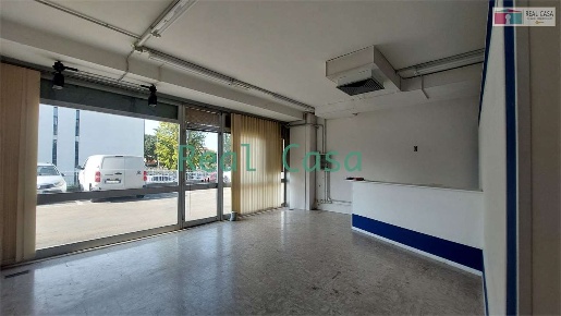Foto Negozio in Via Emilia Ovest, Modena Villaggio Giardino di 150 m²