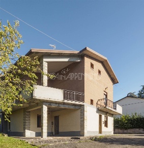 Foto Villa unifamiliare a Palagano Centro di 240 m² con 16 locali