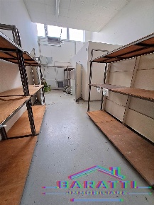 Foto Attività commerciale a Mirandola di 285 m² con 3 locali in vendita