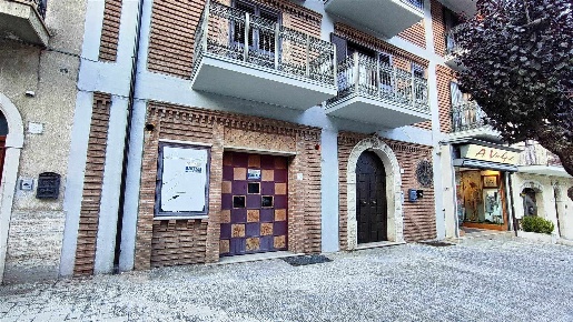 Foto Negozio a Montella di 525 m² con 8 locali in affitto