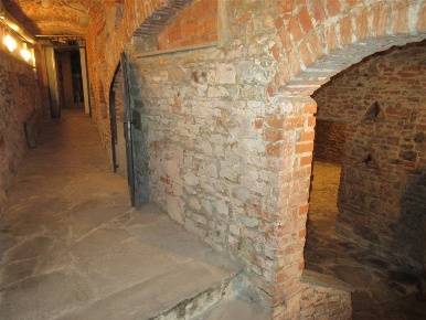 Foto Magazzino a Firenze Ponte Vecchio - Pitti di 150 m² con 4 locali