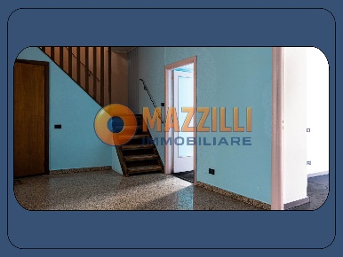 Foto Ufficio in Piazza M. Pagano, Potenza Centro di 90 m² con 4 locali