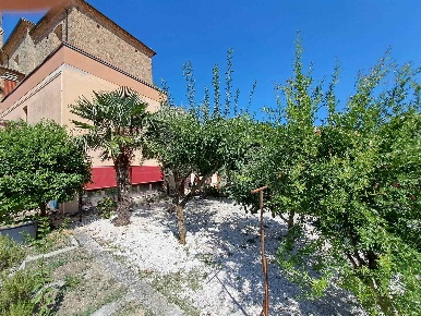 Foto Appartamento a Rosora Centro di 160 m² con 8 locali in vendita