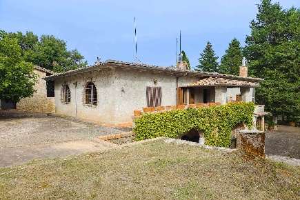 Foto Villa unifamiliare a Sovicille di 235 m² con 7 locali in vendita