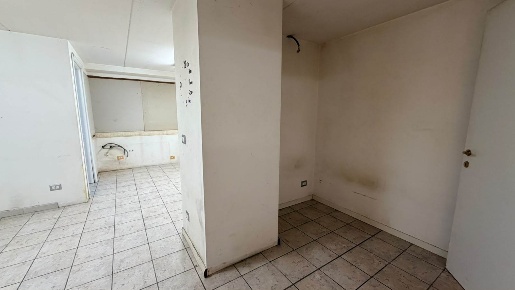 Foto Magazzino in Via Perini  19, Milano Quarto Oggiaro di 57 m² in vendita
