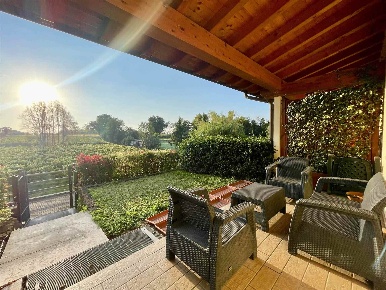 Foto Villa a schiera a Moniga del Garda di 120 m² con 4 locali in vendita