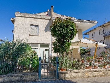 Foto Appartamento in Via Guido Brozzetti  13, Bastia Umbra Bastia di 165 m²