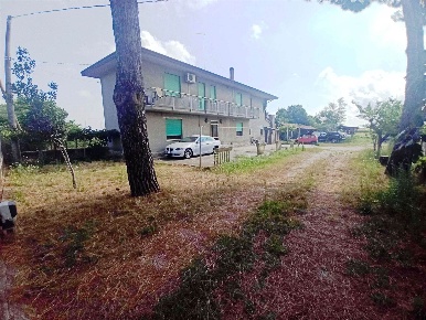 Foto Casa indipendente a Porto Viro Centro di 218 m² con 8 locali