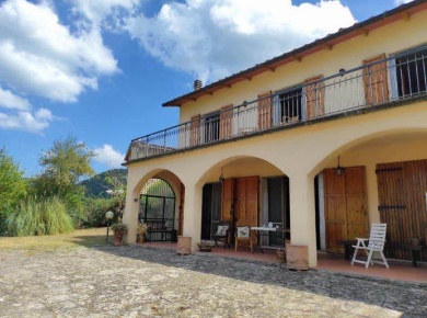 Foto Villa unifamiliare a Greve in Chianti di 250 m² con 8 locali