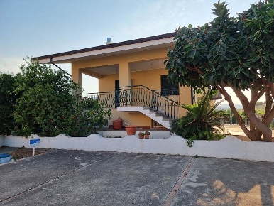 Foto Villa unifamiliare in Via I Maggio, Davoli Marina Di Davoli di 348 m²