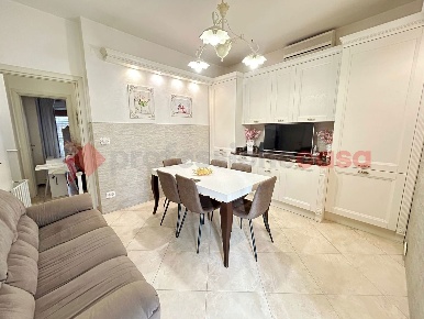 Foto Appartamento in bellezza, Bari San Girolamo di 115 m² con 4 locali