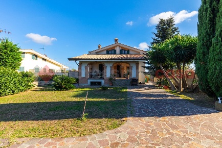 Foto Villa bifamiliare in Savona, Albano Laziale Pavona di 243 m²