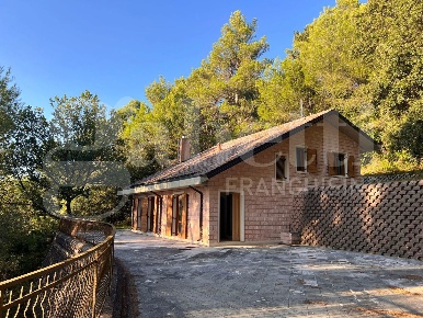 Foto Villa unifamiliare in Via Santo Spirito s/n, Isernia di 208 m²