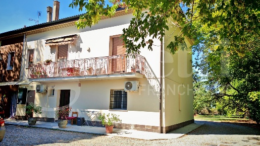 Foto Villa bifamiliare in Budrie, San Giovanni in Persiceto di 248 m²