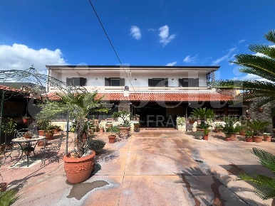 Foto Casa indipendente in Contrada Agnena, Vitulazio di 230 m² con 6 locali