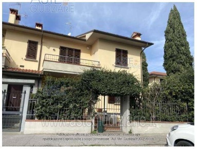 Foto Mansarde in Via SAN BERNARDINO 43, Prato Castellina di 242 m²