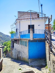 Foto Casa indipendente a Santa Teresa di Riva Misserio di 130 m² in vendita