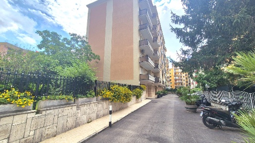 Foto Appartamento in via E. A. Mario, Napoli Arenella di 150 m² in affitto
