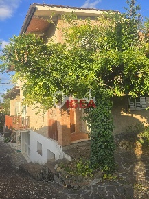 Foto Villa unifamiliare a Monteroni d'Arbia Centro di 186 m² con 7 locali