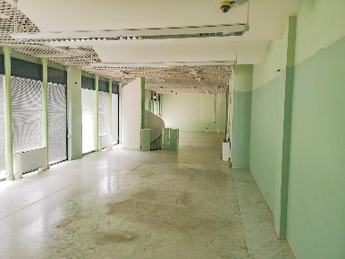 Foto Locale commerciale a Massa Centro di 249 m² con 3 locali in affitto