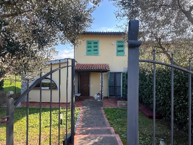 Foto Villa a schiera a Montelupo Fiorentino Centro di 170 m² con 6 locali