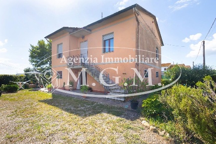 Foto Casa indipendente a Castelfranco di Sotto Centro di 200 m² in vendita