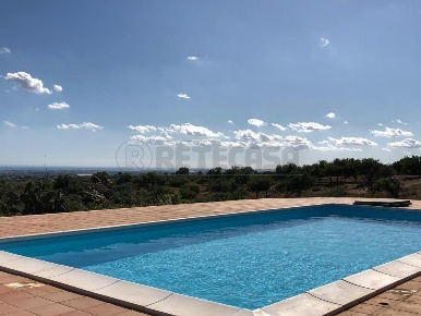 Foto Villa unifamiliare a Menfi Centro di 290 m² con 12 locali in vendita