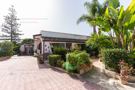 Foto Villa unifamiliare a Siracusa Ognina di 150 m² con 4 locali in vendita