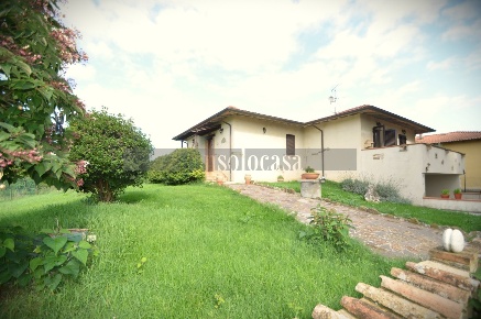 Foto Villa singola in Via delle Monache 100, Bettona di 120 m² con 4 locali