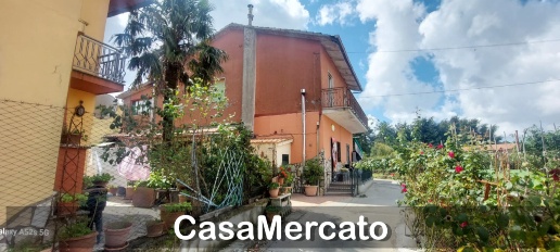 Foto Appartamento in Via I° Maggio, Rocca di Papa Centro di 130 m²