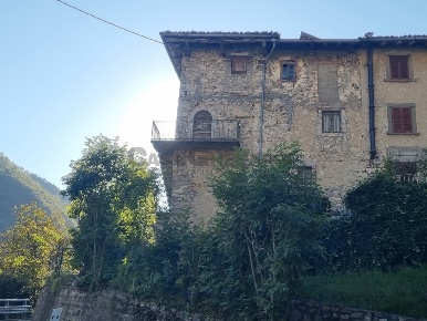 Foto Rustico a Val Brembilla di 120 m² con 6 locali in vendita
