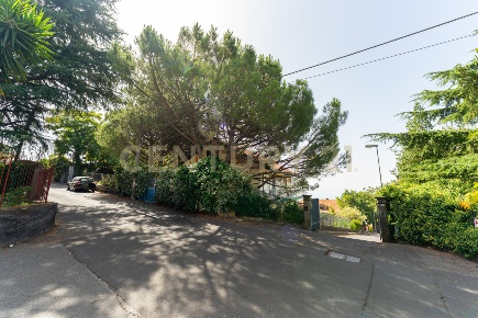 Foto Villa unifamiliare in Via Madonna del Carmelo 19, Ragalna di 320 m²