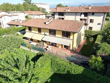 Foto Villa bifamiliare in via braghini, Roncadelle di 202 m² con 4 locali