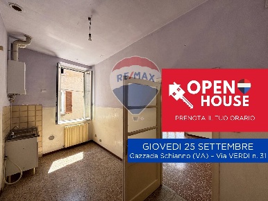 Foto Appartamento in Via Verdi, Gazzada Schianno Centro di 60 m² in vendita