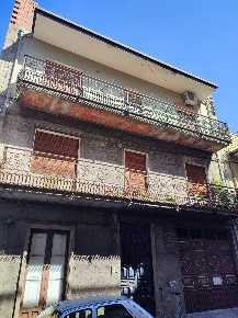 Foto Appartamento a Paternò di 139 m² con 5 locali in vendita