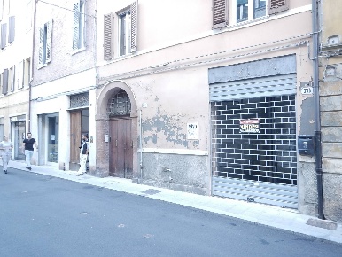 Foto Negozio in Via Saraceno, Ferrara Centro Storico di 120 m² con 2 locali