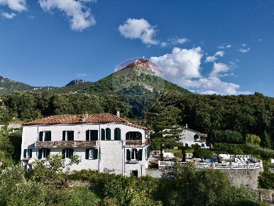 Foto Villa singola in VIA VALLINA, Maratea Centro di 500 m² con 12 locali