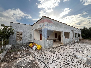 Foto Villa unifamiliare in Contrada Calma, Vieste di 177 m² con 7 locali
