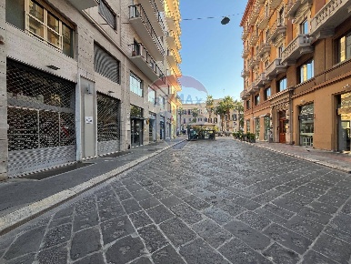 Foto Locale commerciale in Via Argiro, Bari Murat di 90 m² con 1 locali