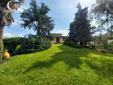 Foto Villa unifamiliare in Via Aligi Barducci, Vicchio Centro di 650 m²