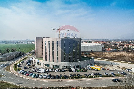 Foto Locale commerciale in via marco biagi, Terno d'Isola Centro di 100 m²