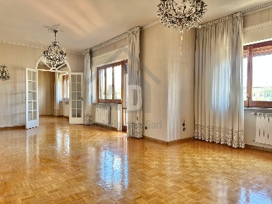 Foto Appartamento in via Domenico Frugiuele, Cosenza Centro di 300 m²