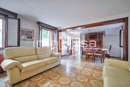 Foto Villa bifamiliare in Strada Feltrina, Treviso San Liberale di 144 m²