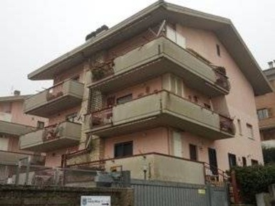 Foto Appartamento in Via Aminta Milani, Segni di 120 m² con 4 locali