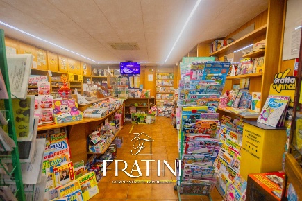 Foto Attività commerciale in Via Vittorio Veneto, Sant'Omero Centro