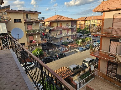 Foto Appartamento in Via Giacomo Matteotti, Aci Catena Centro di 86 m²