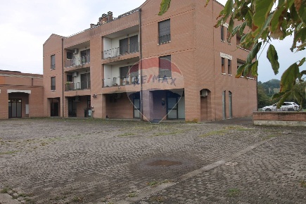 Foto Negozio in Via Giotto, San Giovanni Valdarno di 54 m² con 1 locali