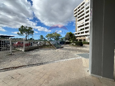 Foto Locale commerciale in Via Mitolo, Bari Poggiofranco di 175 m²