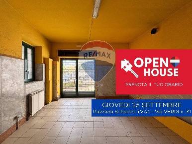 Foto Negozio in Via Verdi, Gazzada Schianno Centro di 75 m² con 2 locali