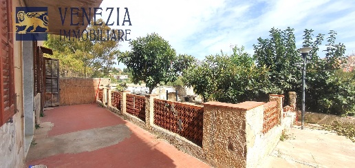 Foto Appartamento in via Ovidio, Sciacca Centro di 150 m² con 4 locali